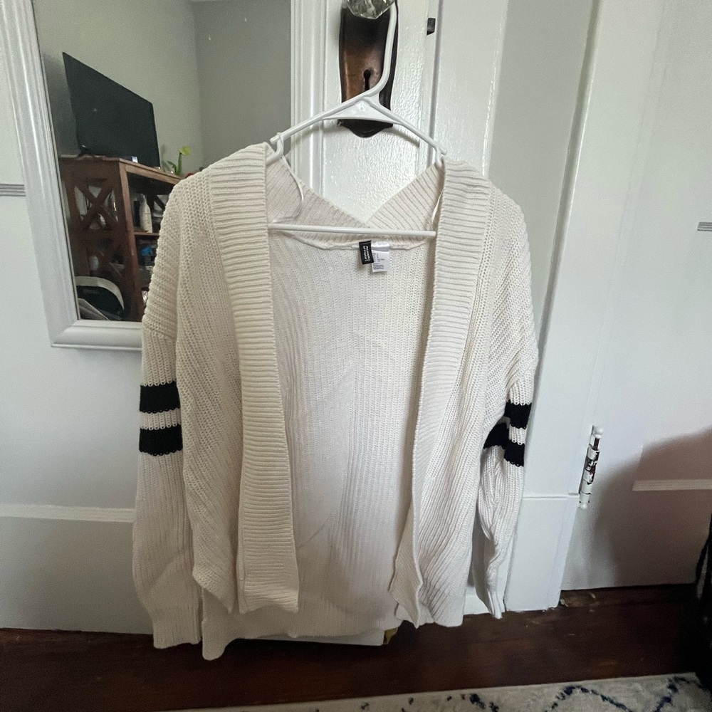 H and m sweater